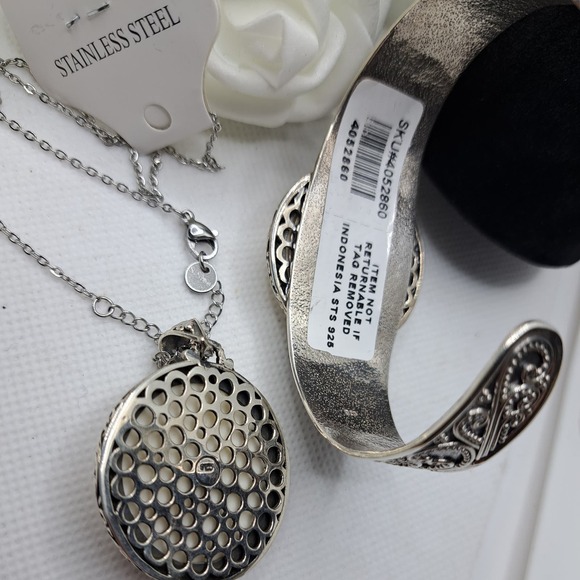 Bali Goddess Carved Cuff Bracelet and Pendant Sterling Silver with Jewelry box - Picture 7 of 13